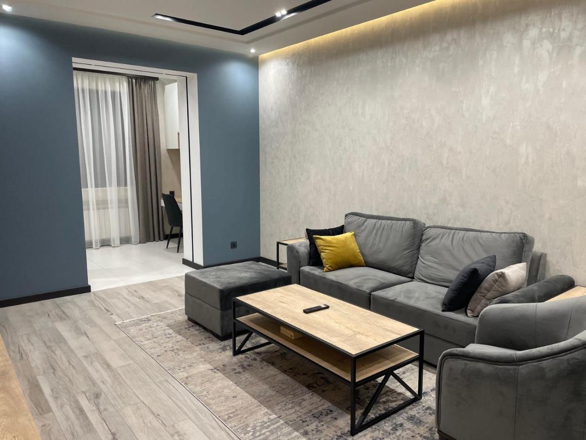 Luxury Modern Apartment In The Center Of Ереван Экстерьер фото
