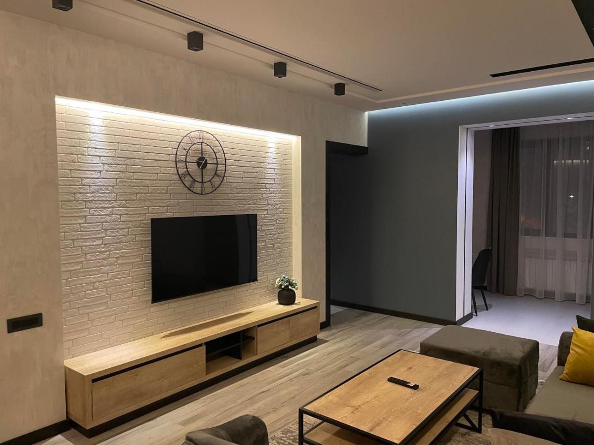 Luxury Modern Apartment In The Center Of Ереван Экстерьер фото